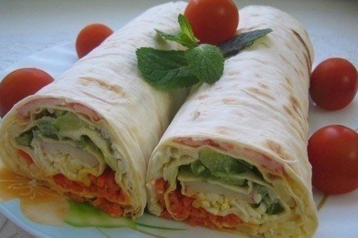 Рулети з лаваша з різними начинками: рецепти з фото