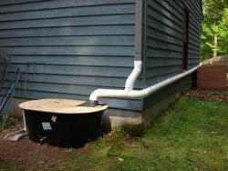 Як збирати і використовувати дощову воду: особливості і відео організації ефективної водостічної системи своїми руками