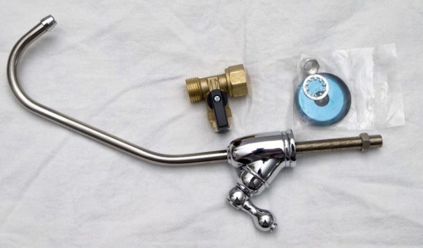 Установка крана для фільтрування питної води