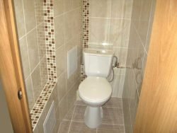 Як в туалеті закрити труби: ефектні способи маскування комунікацій Як в туалеті закрити труби: ефектні способи маскування комунікацій