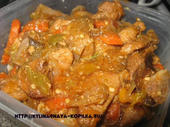 Мясо, тушковану з овочами в мультиварці