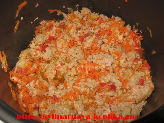 Макарони з фаршем в мультиварці