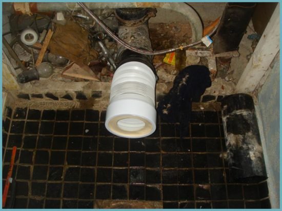 Перенесення унітазу в бік від стояка: монтаж своїми руками