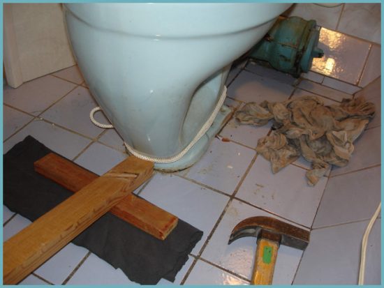 Перенесення унітазу в бік від стояка: монтаж своїми руками