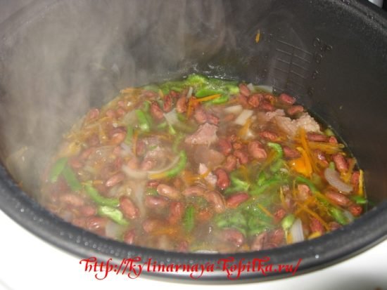 Квасоля з мясом в мультиварці
