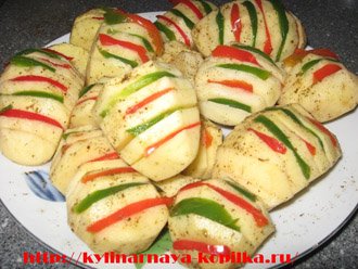 Запечене мясо з картоплею в духовці. Страва з конини