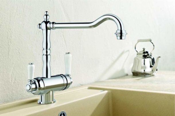 Змішувач поєднаний з фільтром питною водою