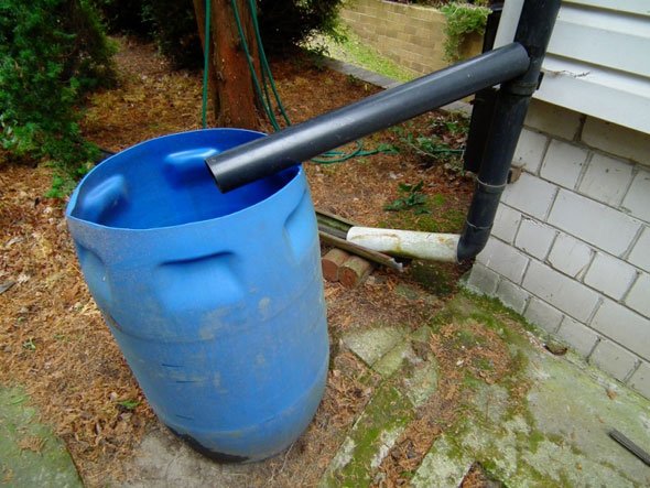 Як збирати і використовувати дощову воду: особливості і відео організації ефективної водостічної системи своїми руками