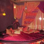 Розкіш і вишуканість фіолетовою спальні