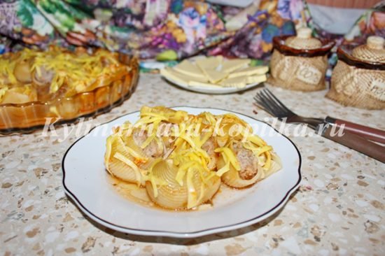 Фаршировані макарони черепашки з фаршем в духовці: рецепт з фото