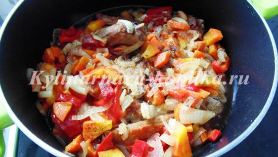 Печеня зі свинини з картоплею: рецепт з фото на сковороді