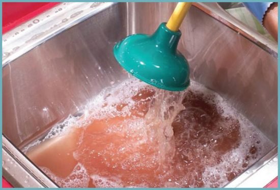 Найбільш ефективні народні засоби від засмічення в раковині