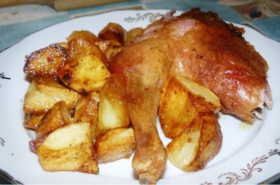 Як приготувати гусака в духовці, щоб мясо було мяким і соковитим