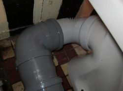 Перенесення унітазу в бік від стояка: монтаж своїми руками