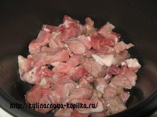Мясо, тушковану з овочами в мультиварці