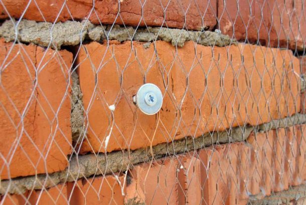 Як вирівняти стіни штукатуркою: яка штукатурка краще, рівняємо по маяках та без (відео)