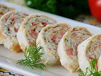 Рулети з лаваша з різними начинками: рецепти з фото