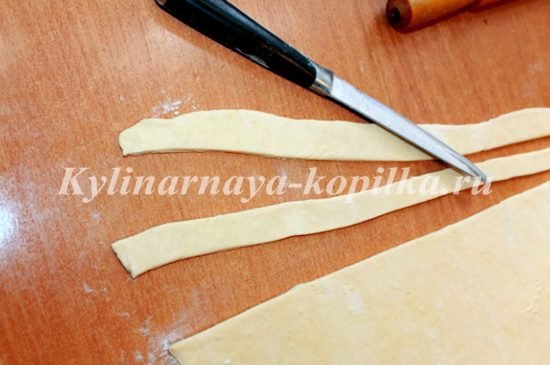 Яблука в листковому тісті запечені в духовці