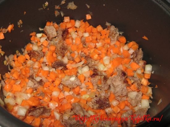 Плов з мясом в мультиварці