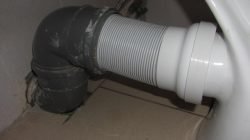 Перенесення унітазу в бік від стояка: монтаж своїми руками