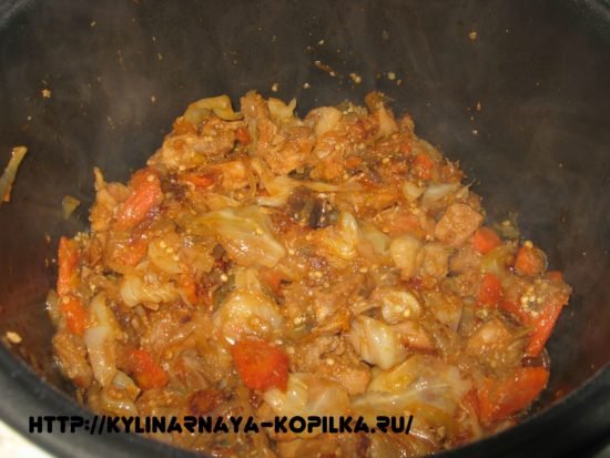 Мясо, тушковану з овочами в мультиварці