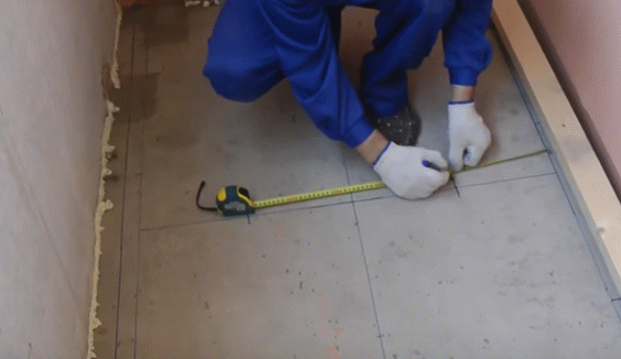 Як зробити підлогу на балконі — 3 найкращих варіанти і їх особливості