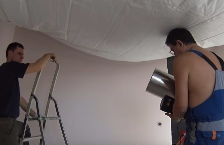 Як зробити натяжну стелю своїми руками за 5 кроків