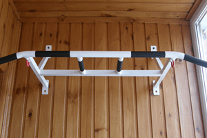 Турнік своїми руками: варіанти збірки для будинку і вулиці