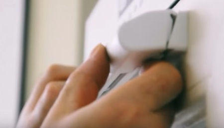 Припливний клапан на пластикові вікна: 3 види пристроїв і одна технологія установки