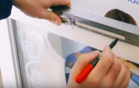 Припливний клапан на пластикові вікна: 3 види пристроїв і одна технологія установки