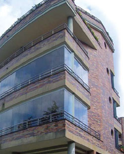 Безрамне скління лоджій: 6 незаперечних переваг