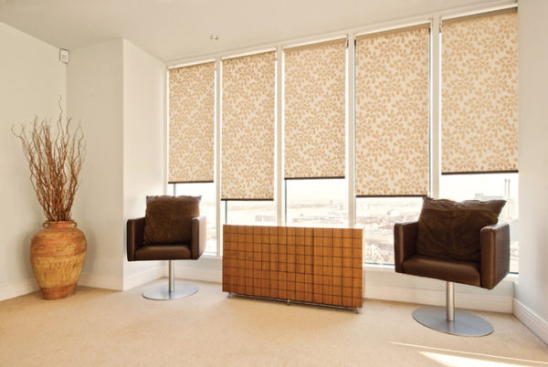 Жалюзі на пластикові вікна — 9 видів виробів