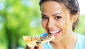 Сонник Піца уві сні: готувати і є бачити до чого сниться?