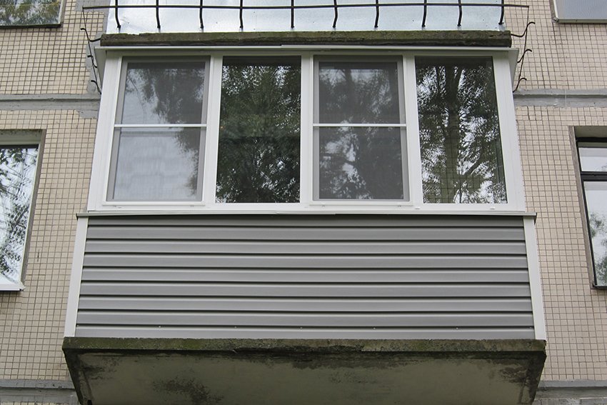 Скління балконів у хрущовках   ціна, засклення з виносом і відео про монтаж