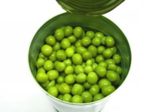 Консервований зелений горошок: корисні властивості та можливу шкоду продукту, його калорійність