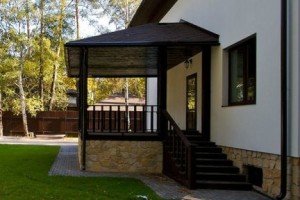 Ганок з дерева своїми руками: етапи побудови та оформлення