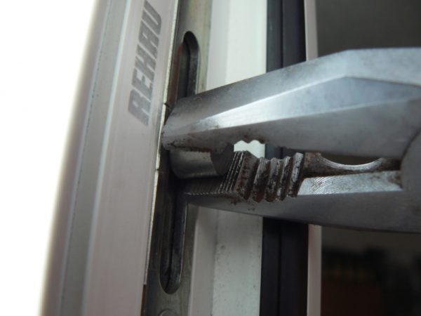 Як самостійно відрегулювати пластикові вікна: 3 основні операції, які легко освоїти кожному