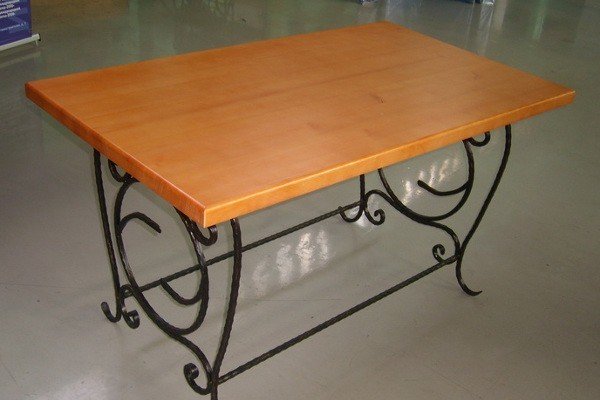 Як зробити стіл з металевого профілю своїми руками