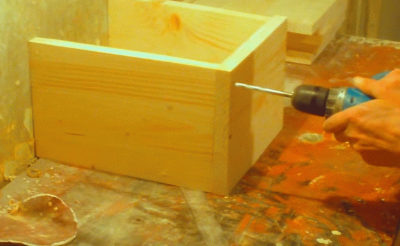 Як зробити полицю на стіну своїми руками: 3 простих варіанти для новачка