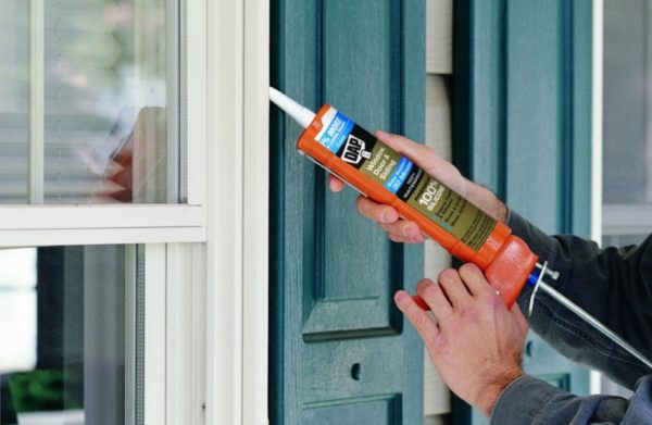 Припливний клапан на пластикові вікна: 3 види пристроїв і одна технологія установки