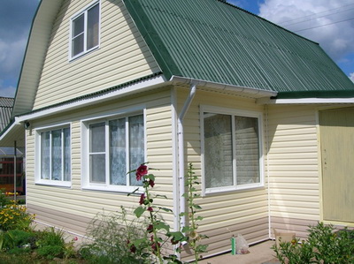 Монтаж сайдинга на деревяний будинок з утепленням стін