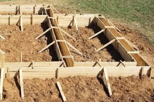 Стрічковий фундамент своїми руками — покрокова інструкція