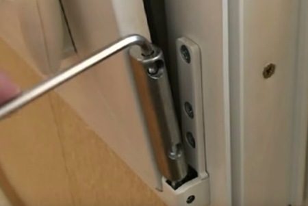 Як самостійно відрегулювати пластикові вікна: 3 основні операції, які легко освоїти кожному