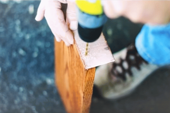 Як зробити полицю на стіну своїми руками: 3 простих варіанти для новачка