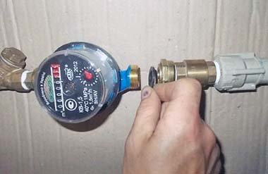 Установка лічильників води в квартирі своїми руками: які правила і скільки коштує?