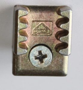 Фурнітура для пластикових вікон: вивчаємо 3 основні «мязи вікна», регулюємо, змащуємо