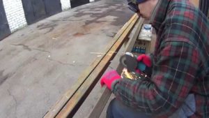 Як зробити стелаж на балкон власними руками: 9 етапів складання