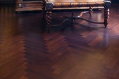 Темний паркет в інтерєрі — фото приклади