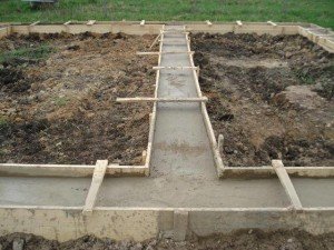 Як правильно зробити мелкозаглубленний стрічковий фундамент своїми руками: етапи будівництва, покрокова відео інструкція