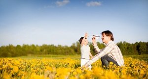 Як зробити паперовий літачок, який довго літає: варіанти моделей, покрокові схеми, фото і відео